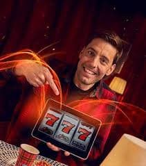 Antarmuka permainan Mega Moolah di extratogel dengan gulungan, garis pembayaran, dan tampilan jackpot progresif